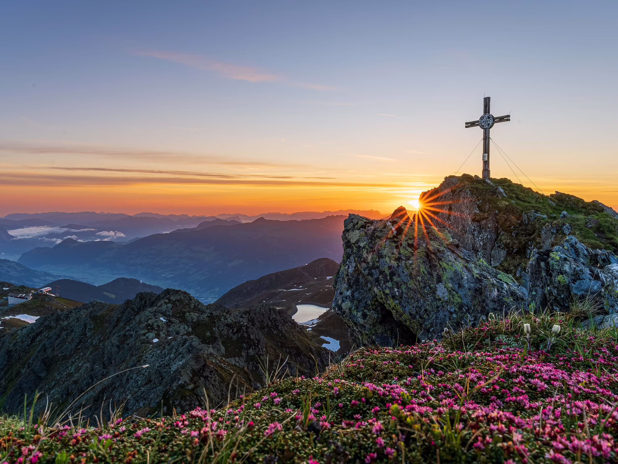 Sonnenaufgang über dem Marchkopf im Zillertal