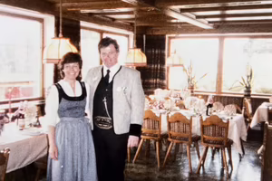 Der alte Speisesaal im Platzlhof Historisches Foto des Speisesaals im Hotel Platzlhof mit den Seniorchefs